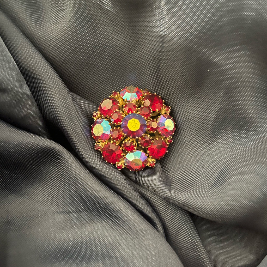 Weiss Brooch Vintage Round Red Iridescent Rhinestone Brooch 45$